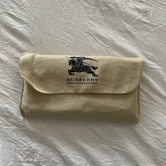 Like New! Authentic Burberry Wallet - Picture 3 of 15